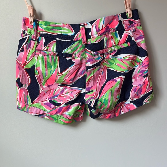 Lilly Pulitzer Womens Shorts 00 Callahan In Floral Vias Green
Size: 24" US 00 - Picture 2 of 5
